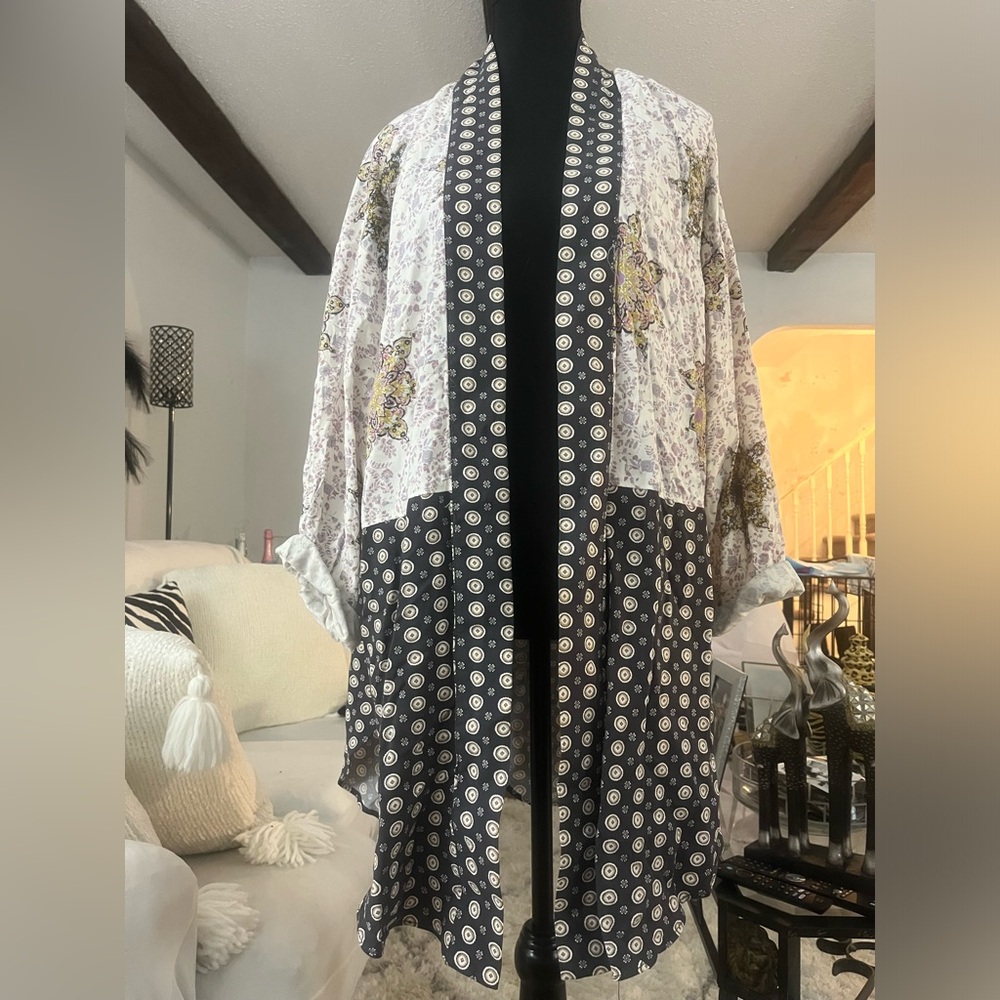 Lightweight Floral and Dot Print Open Front Kimono